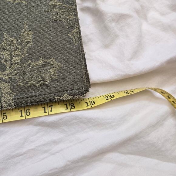 Holly Berry Set of 4 Placemat/Napkin w Gold/Silver Tone Jingle Bell Napkin Rings - Picture 11 of 16